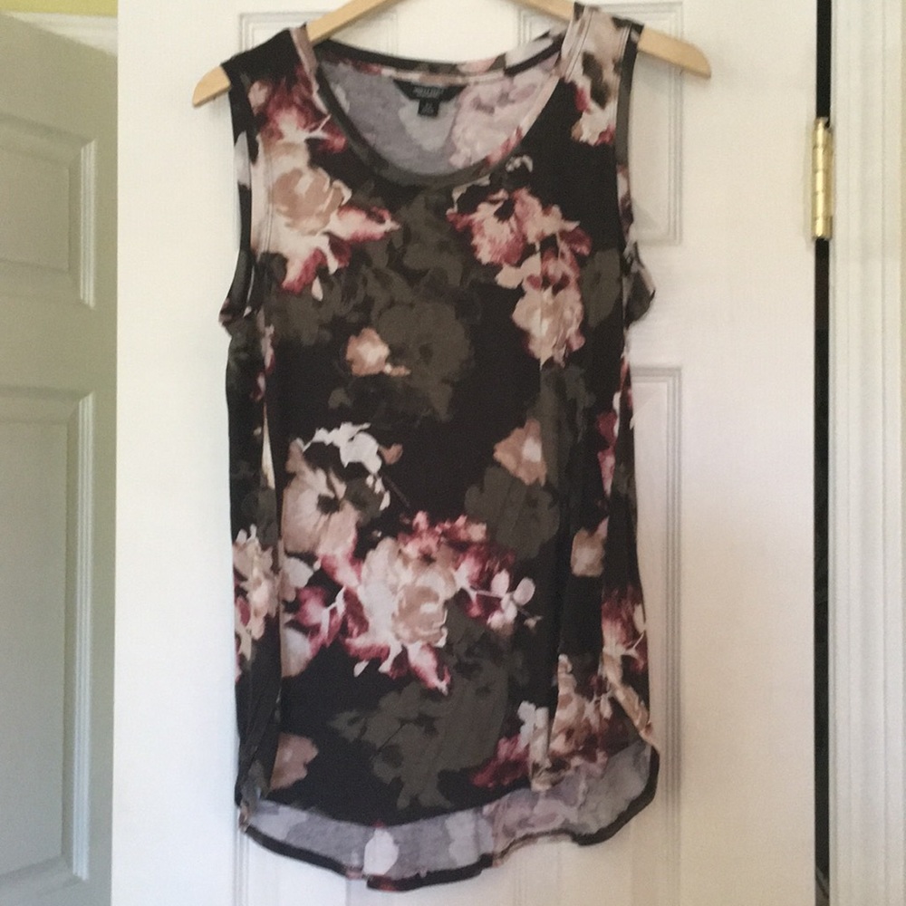 Simply Vera Rayon tank with high low hem